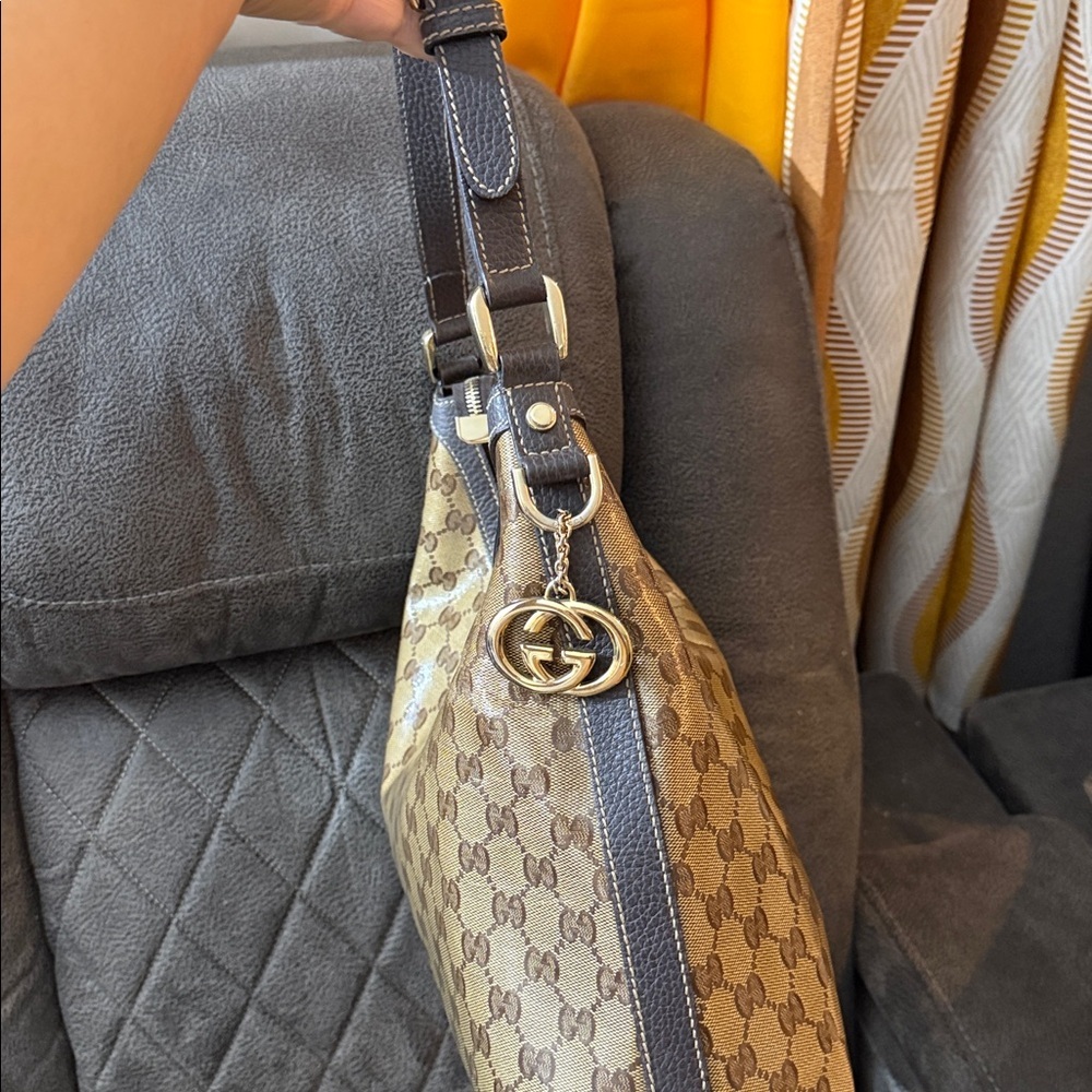 Gucci Tan Monogram Shoulder Bag - Picture 6 of 10